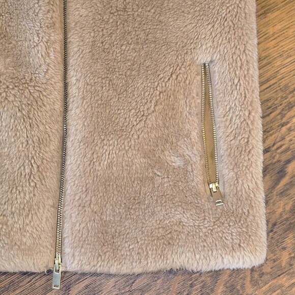 J. Crew Women’s Faux Fur Zip Vest Tan Camel Brown Size XS Gold Zipper - Picture 3 of 13